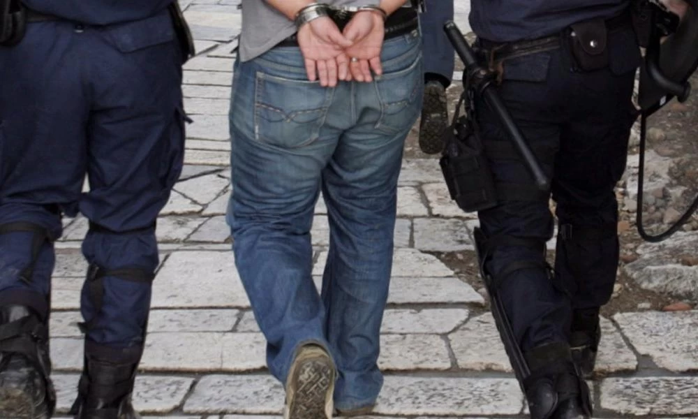 Συνελήφθη 42χρονος που λήστευε φαρμακεία υπό την απειλή μαχαιριού